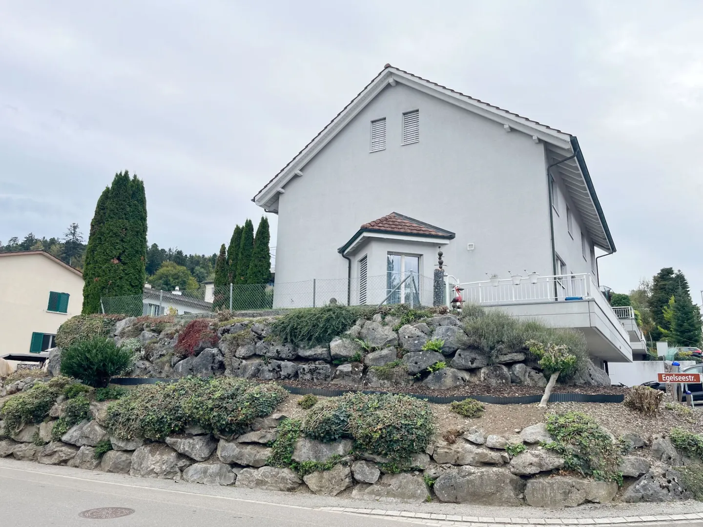5.5-Room Semi-Detached House with a View - Photo 1 of 13
