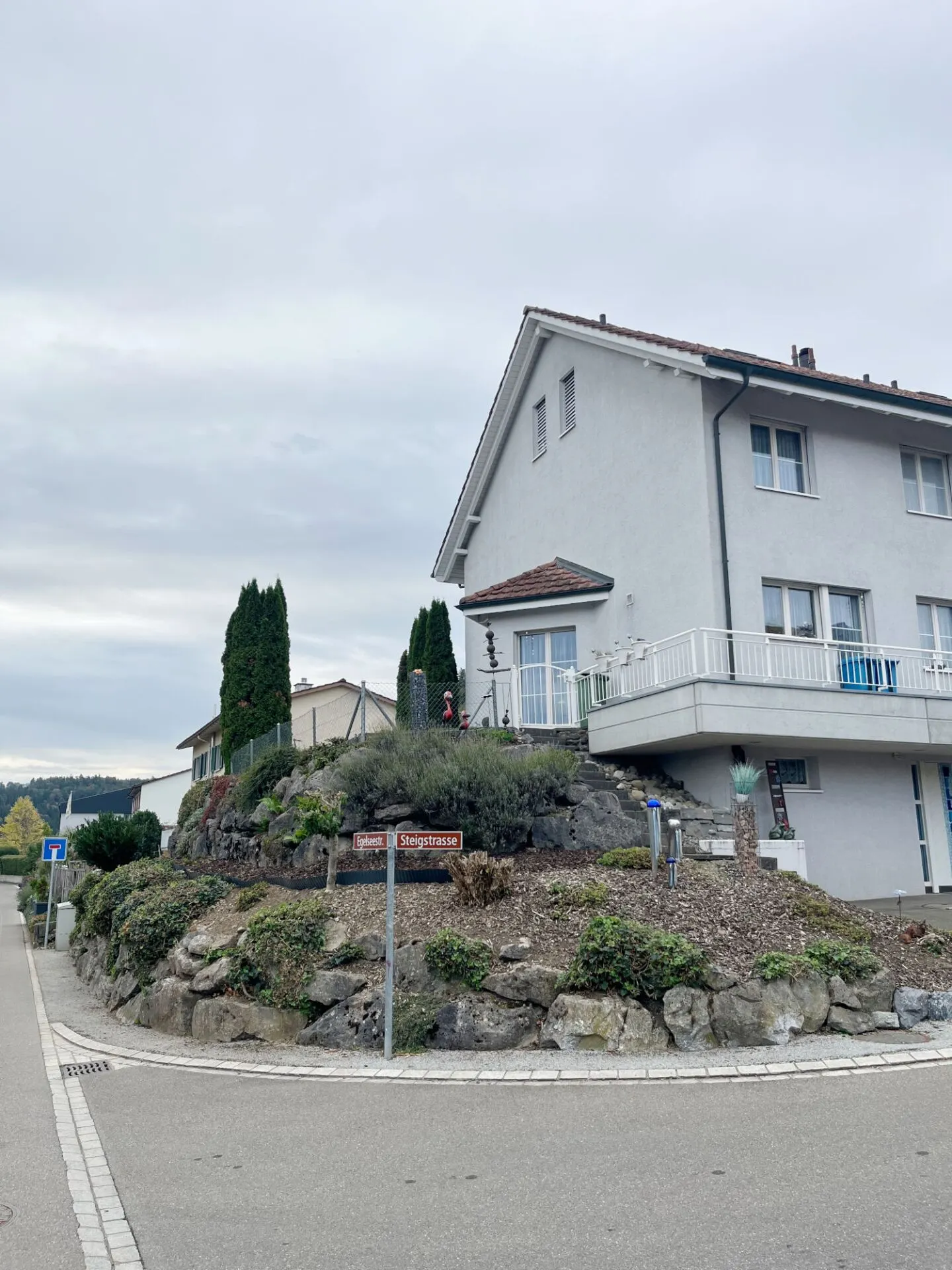 5.5-Room Semi-Detached House with a View - Photo 2 of 13