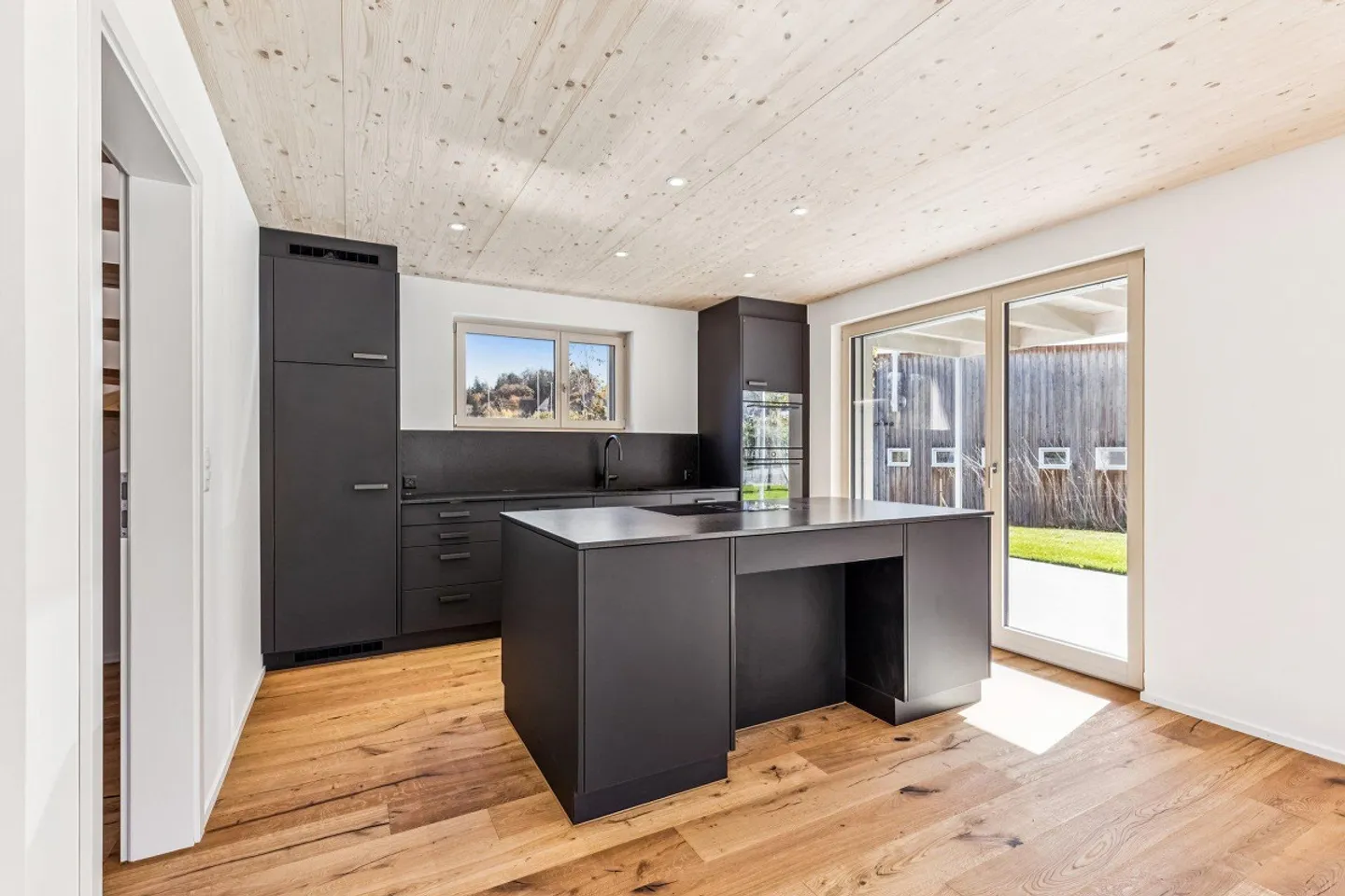 Stylish New Single-Family Home – modern, energy-efficient & ready to move in - Photo 3 of 11