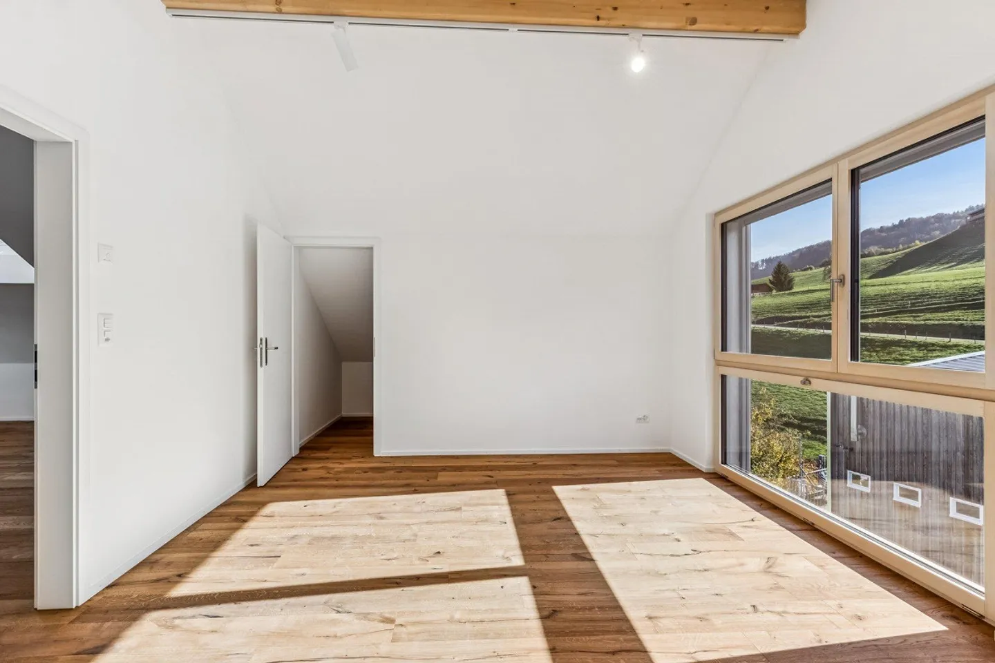 Stylish New Single-Family Home – modern, energy-efficient & ready to move in - Photo 8 of 11