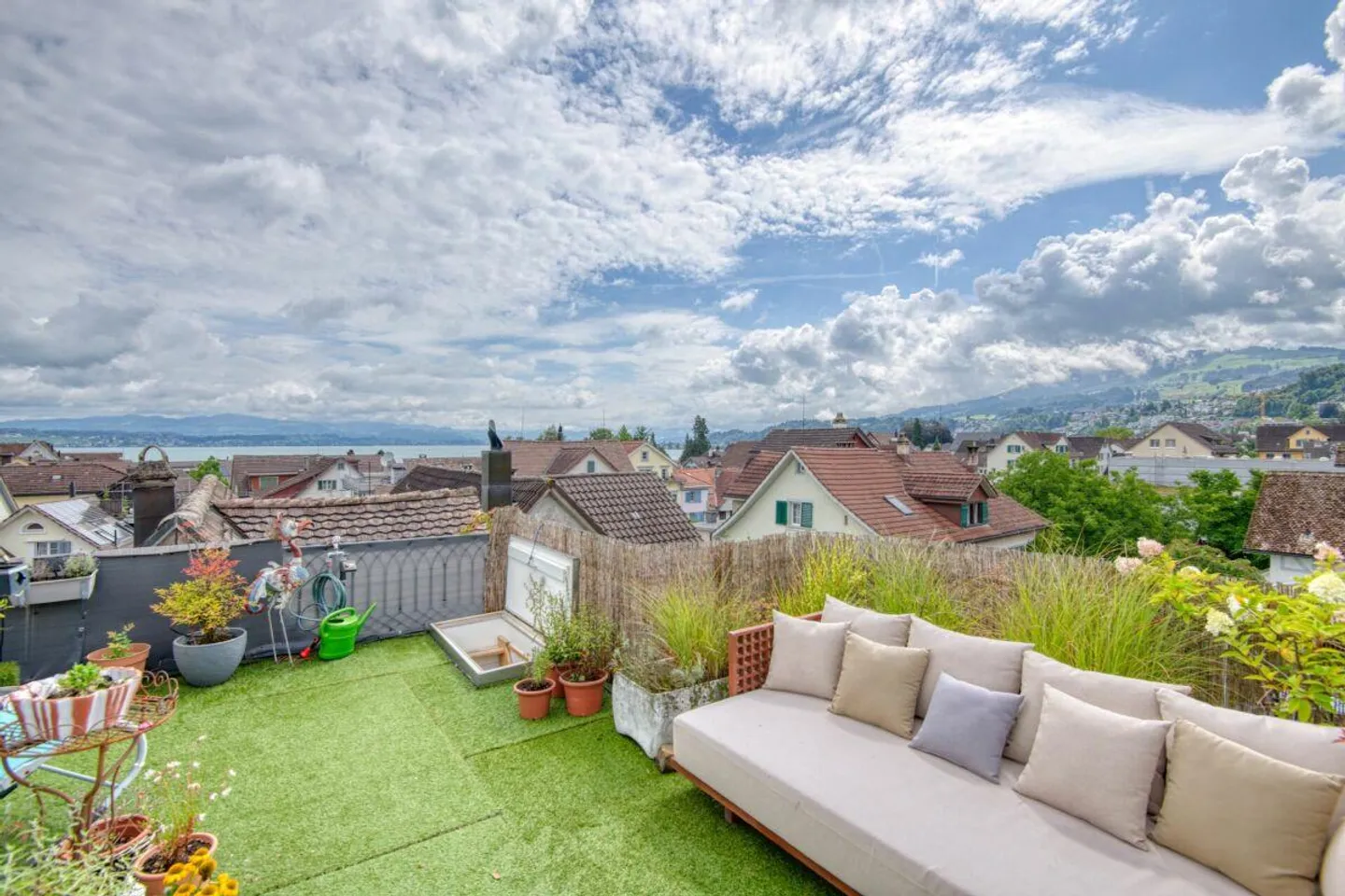Nel centro del villaggio di Richterswil - 3 appartamenti, terrazza sul tetto e spazio per idee - Foto 2 di 15
