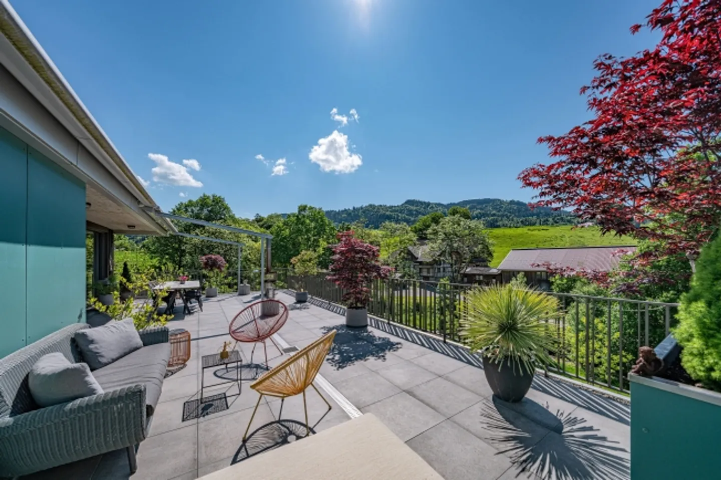 APPARTAMENTO PENTHOUSE MODERNO CON VISTA SUL VERDE - Foto 1 di 8