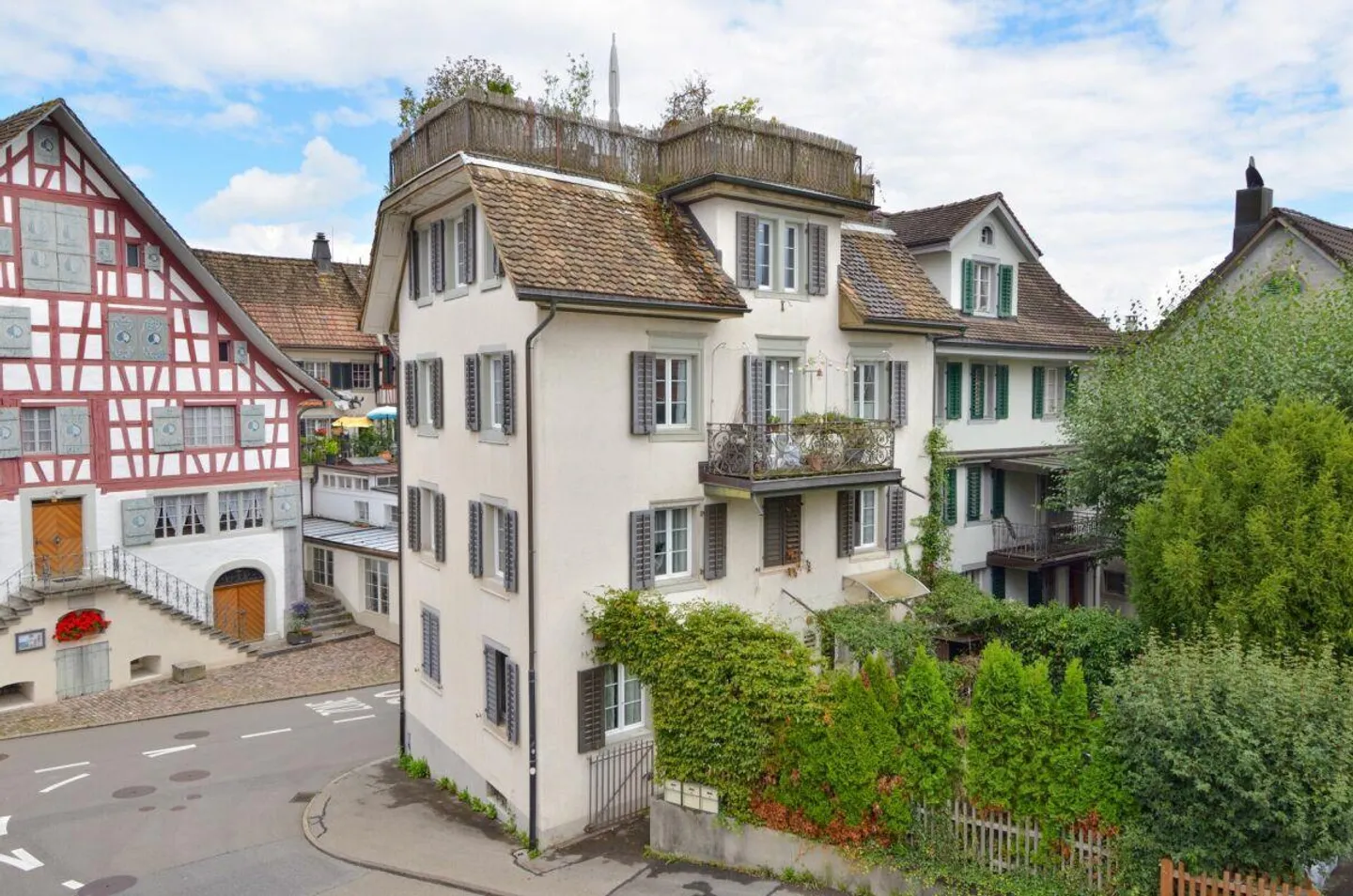 Nel centro del villaggio di Richterswil - 3 appartamenti, terrazza sul tetto e spazio per idee - Foto 4 di 15