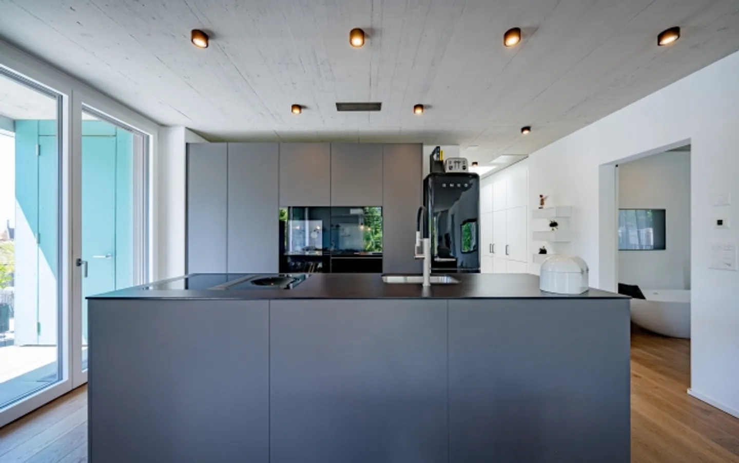 APPARTAMENTO PENTHOUSE MODERNO CON VISTA SUL VERDE - Foto 3 di 8