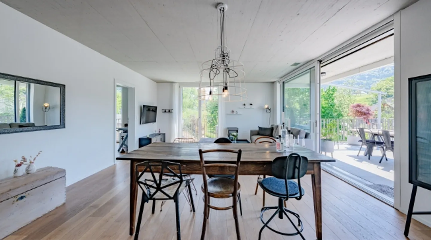 APPARTAMENTO PENTHOUSE MODERNO CON VISTA SUL VERDE - Foto 7 di 8
