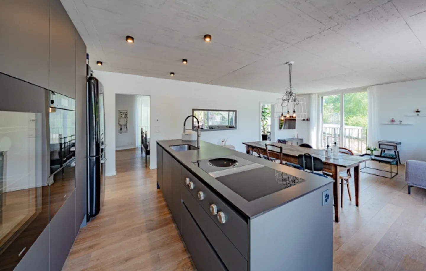 APPARTAMENTO PENTHOUSE MODERNO CON VISTA SUL VERDE - Foto 8 di 8