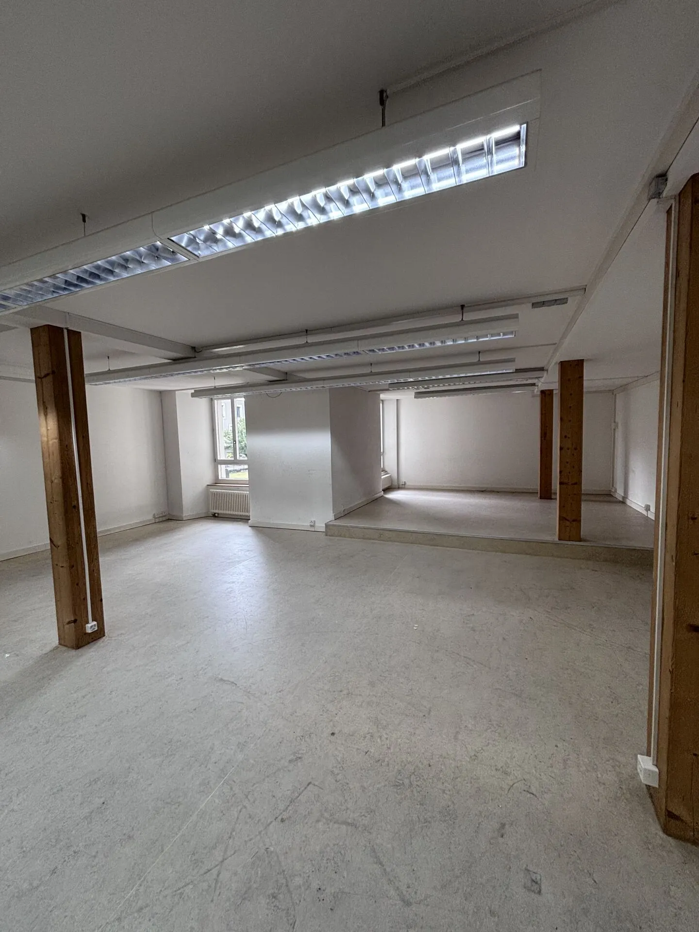 Grand espace bureau/commercial dans une ancienne filature - Photo 2 sur 7