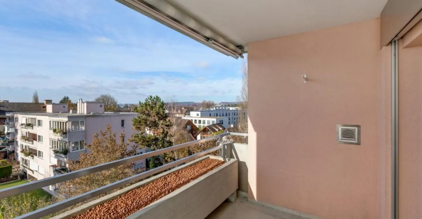 Living on 2 floors with balcony and terrace - Photo 9 of 10