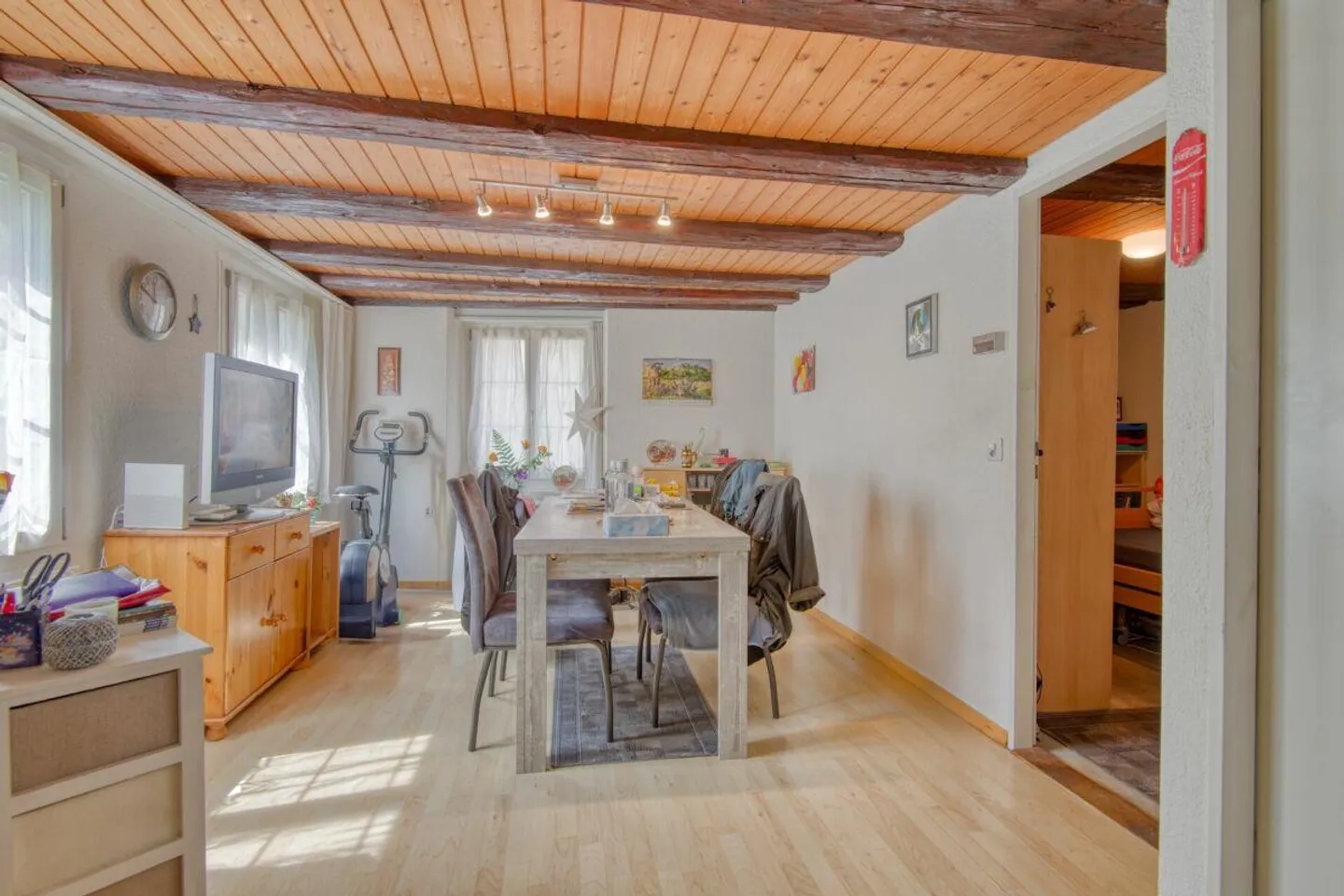 Nel centro del villaggio di Richterswil - 3 appartamenti, terrazza sul tetto e spazio per idee - Foto 13 di 15