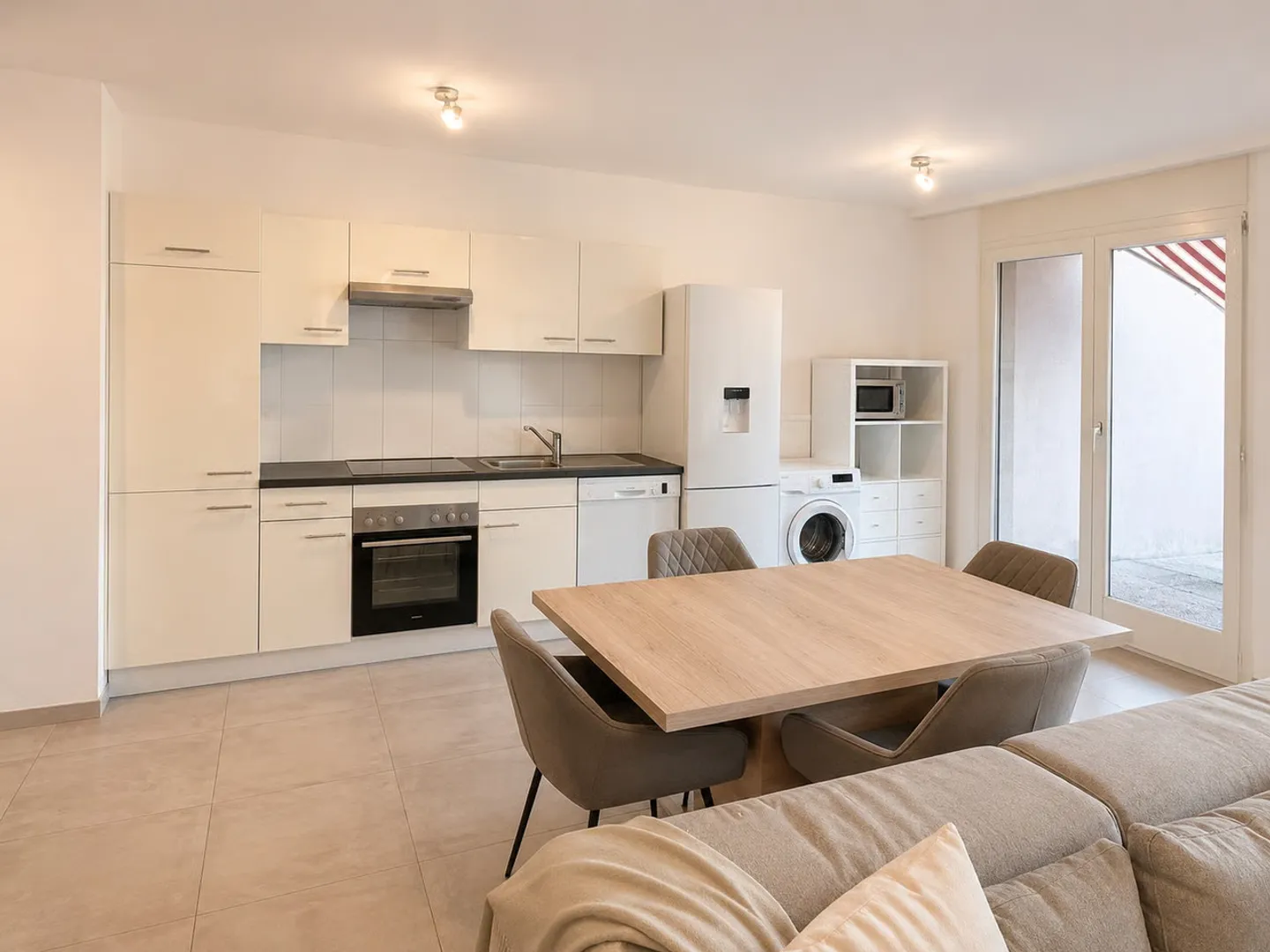 Appartement lumineux avec terrasse et jardin privatif - Photo 3 sur 13