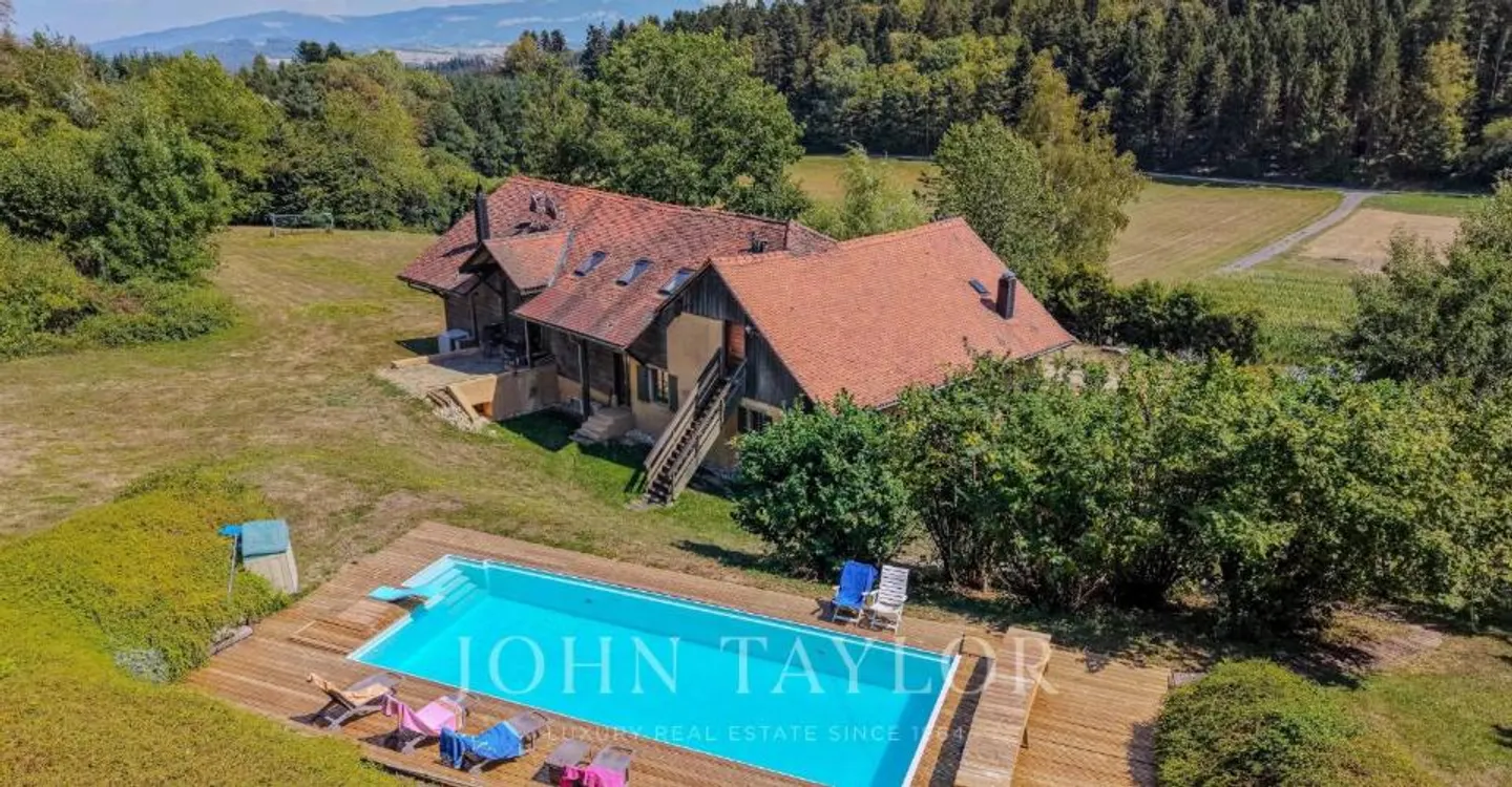 Fattoria di 370m2 con piscina - Foto 1 di 12
