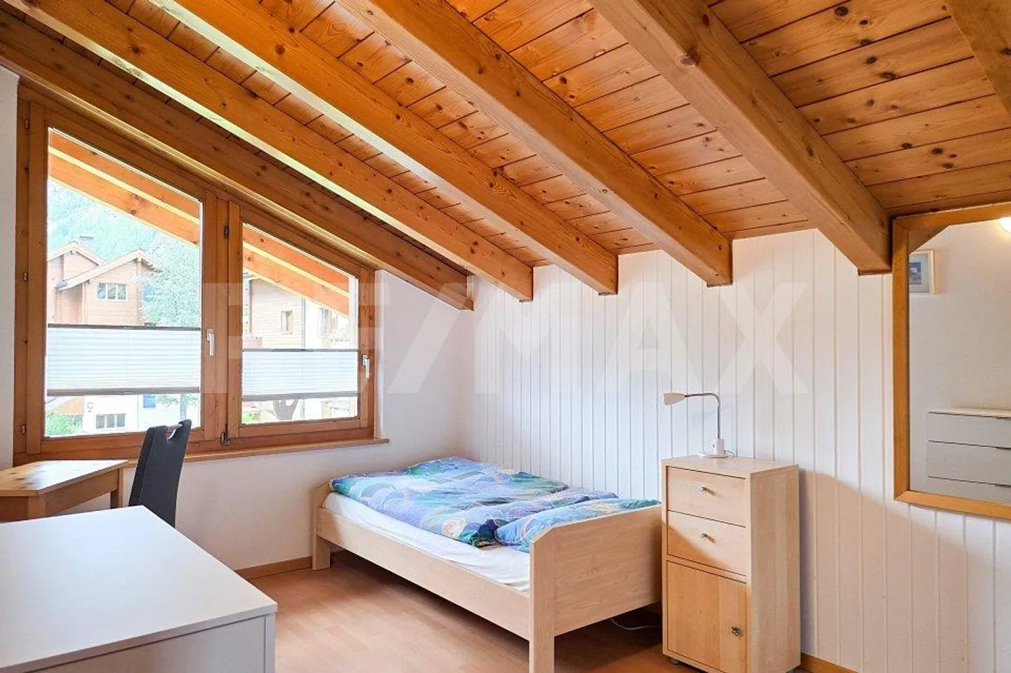 Spacious 5.5-room house with guest studios in the best location in Täsch - Photo 12 of 13