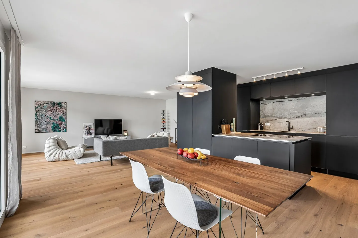 Modernes Apartment mit Balkon - Foto 1 von 21