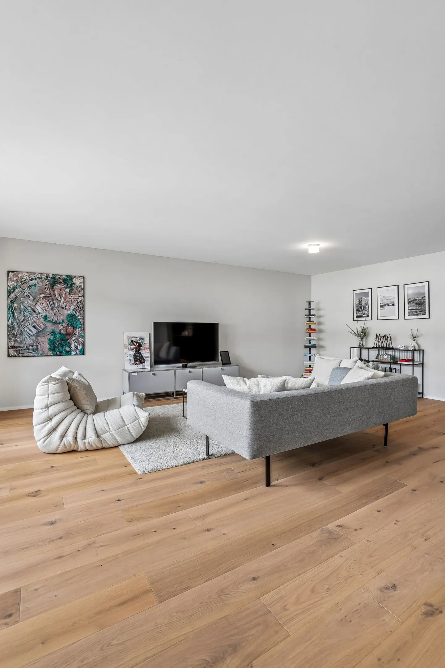 Modernes Apartment mit Balkon - Foto 3 von 21