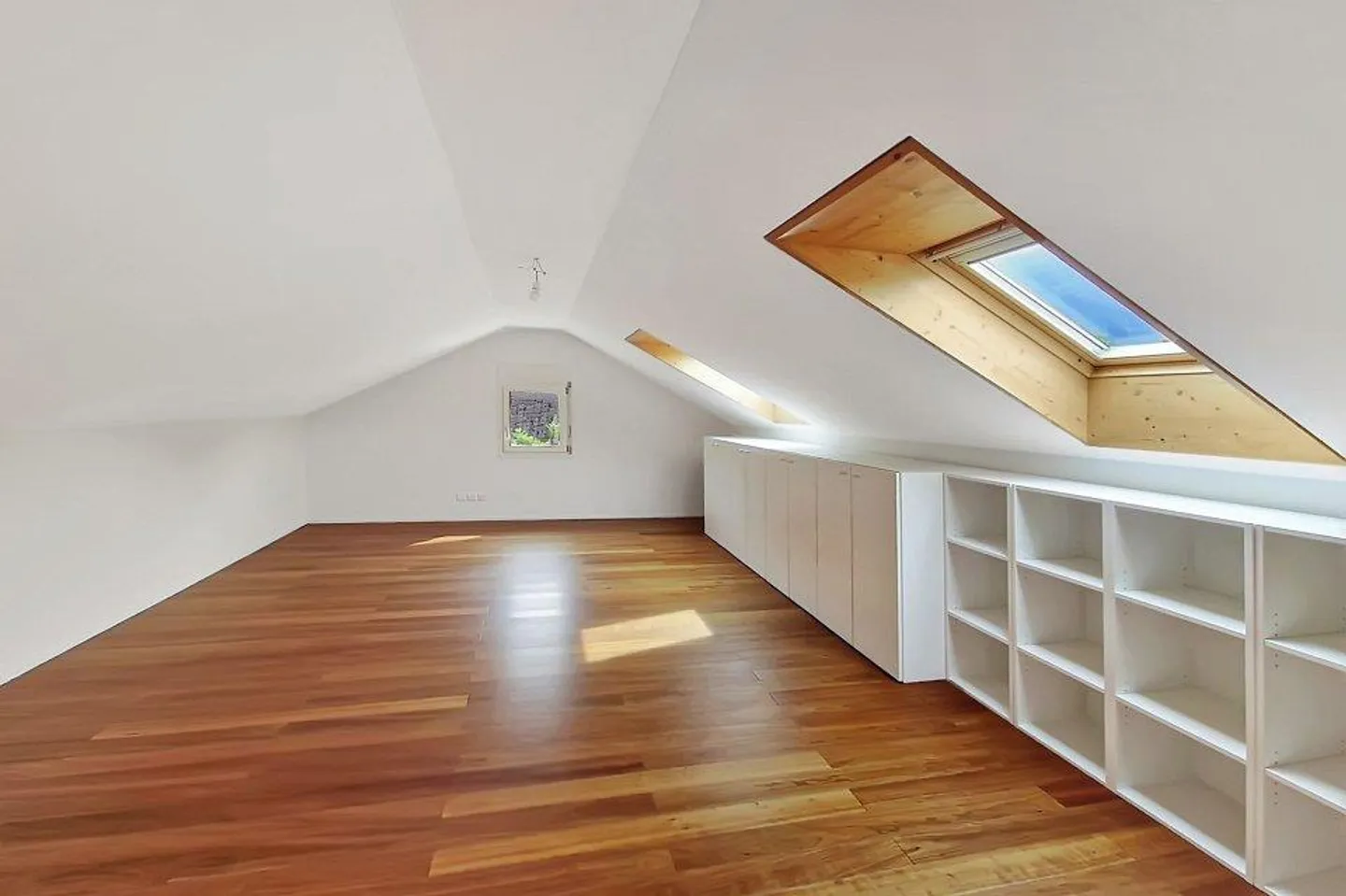 Ein traumhaftes 5 ½-Zimmer Einfamilienhaus an ruhiger und familienf... - Foto 2 von 4