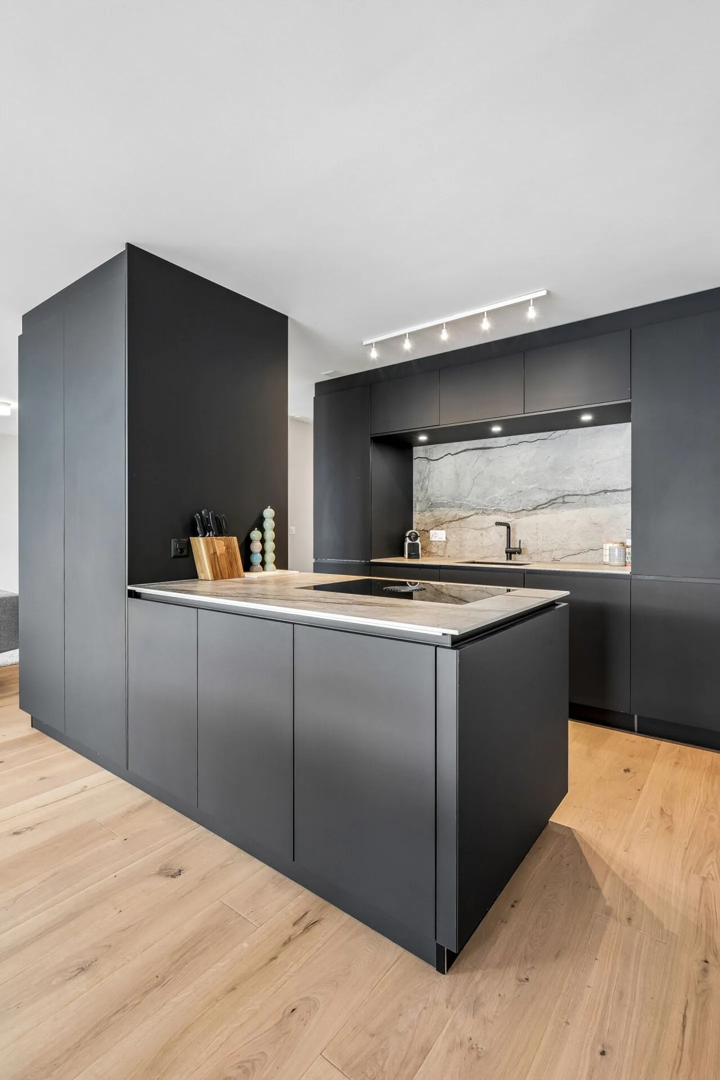 Modernes Apartment mit Balkon - Foto 4 von 21