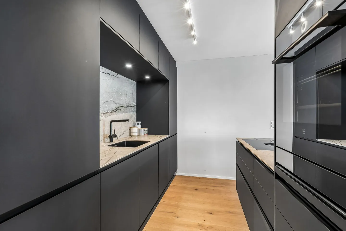 Modernes Apartment mit Balkon - Foto 6 von 21