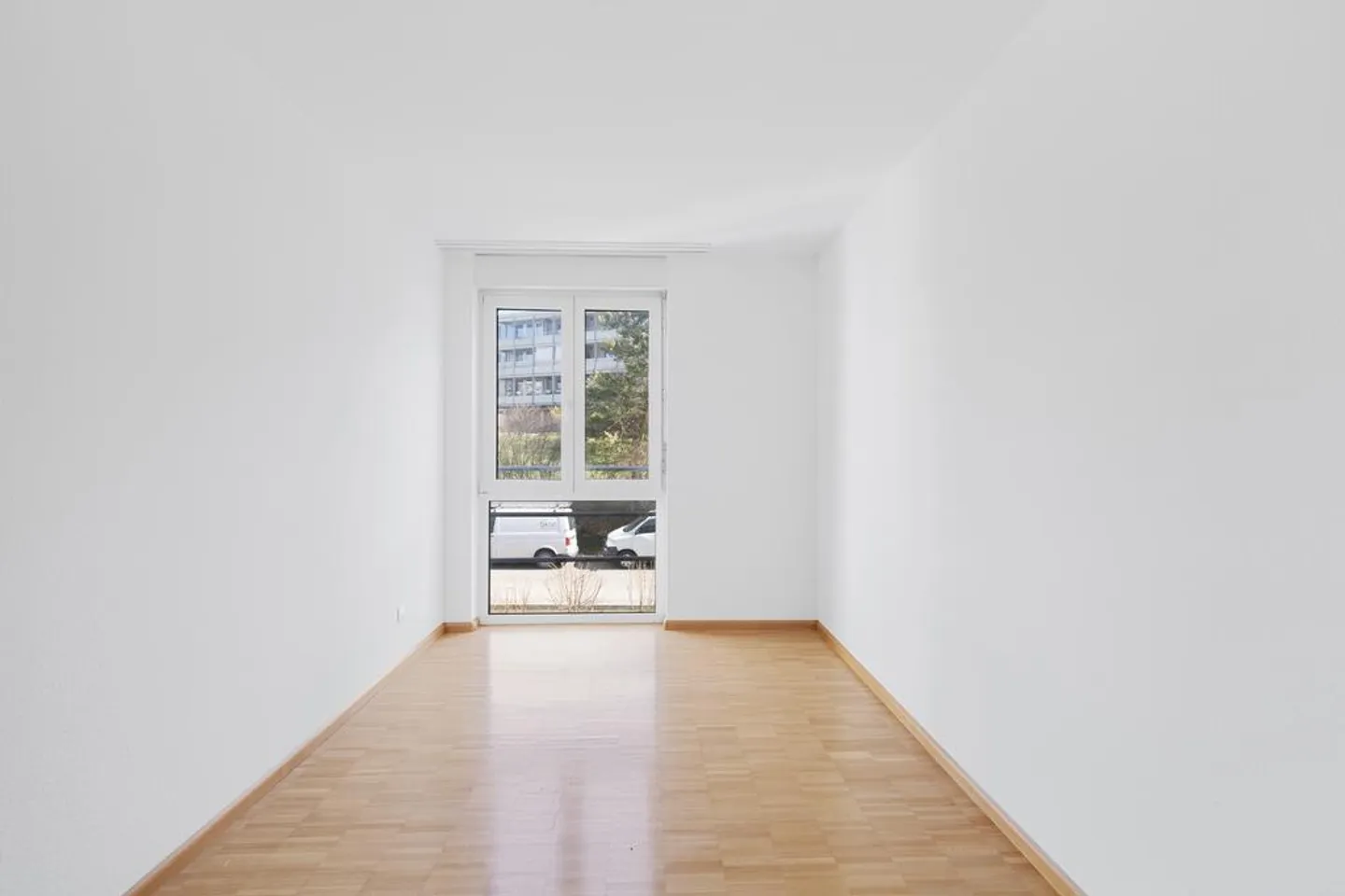 Ampio appartamento di 4,5 stanze in un quartiere adatto alle famiglie - Foto 4 di 10