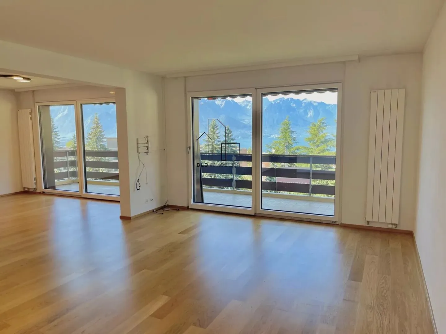 Luminoso appartamento di 5,5 stanze completamente ristrutturato - Foto 5 di 13