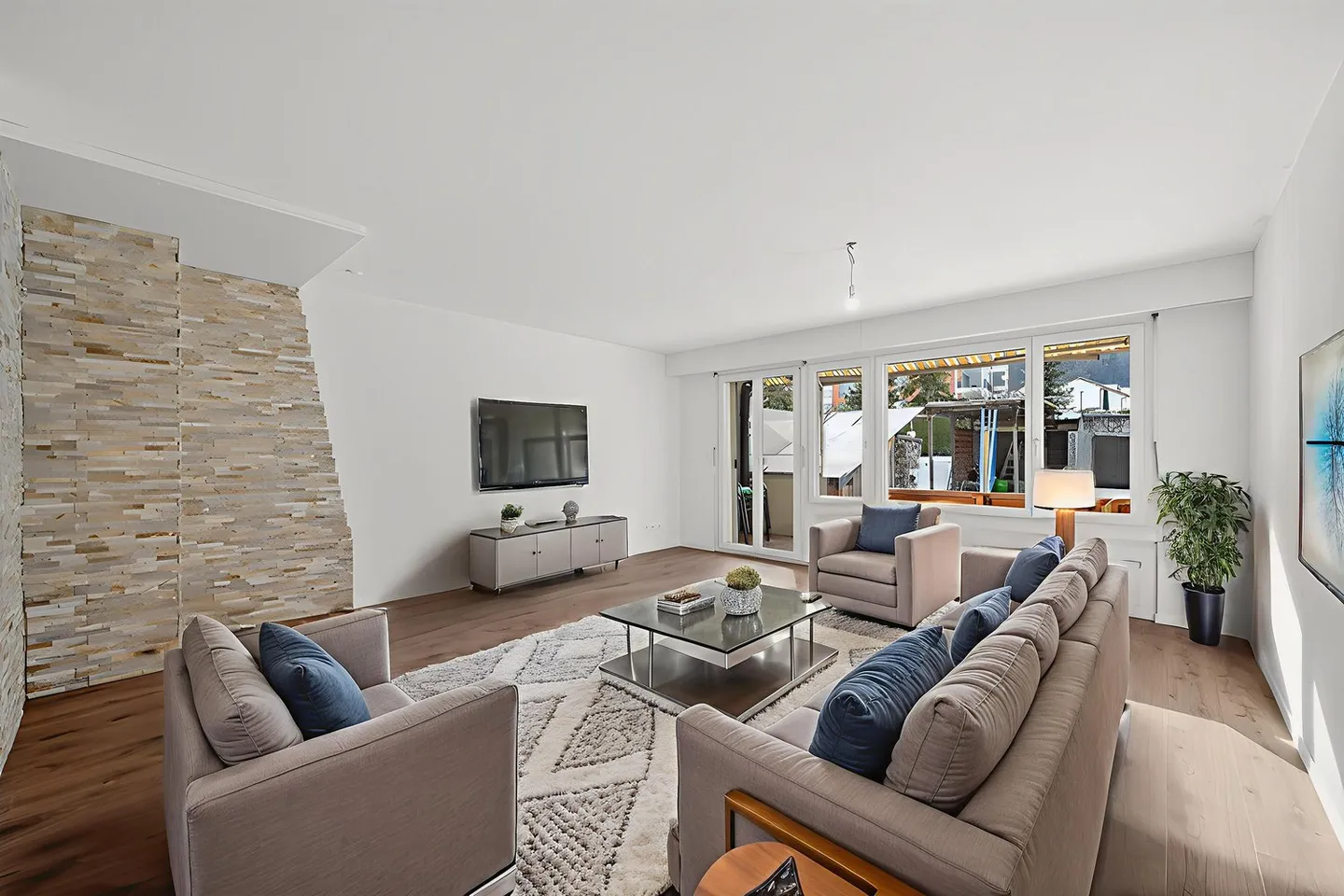 Familienidylle in Reichenburg SZ-ruhig, zentral und mit Bergblick - Foto 1 von 17