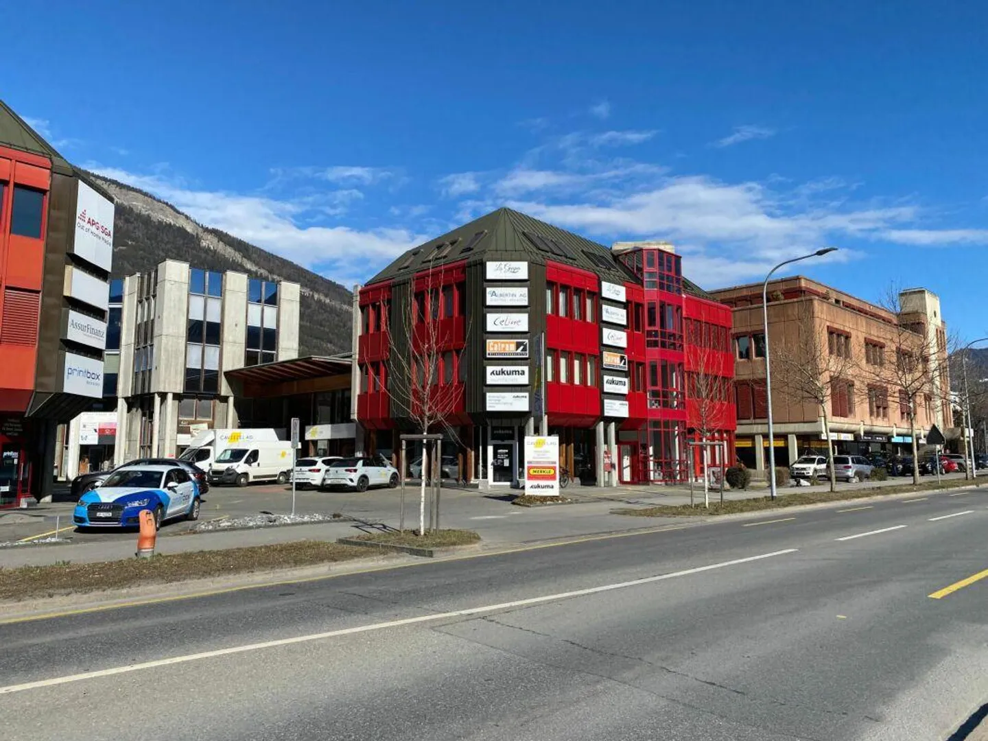 Spazio commerciale moderno per un ufficio o uno studio - Foto 2 di 8