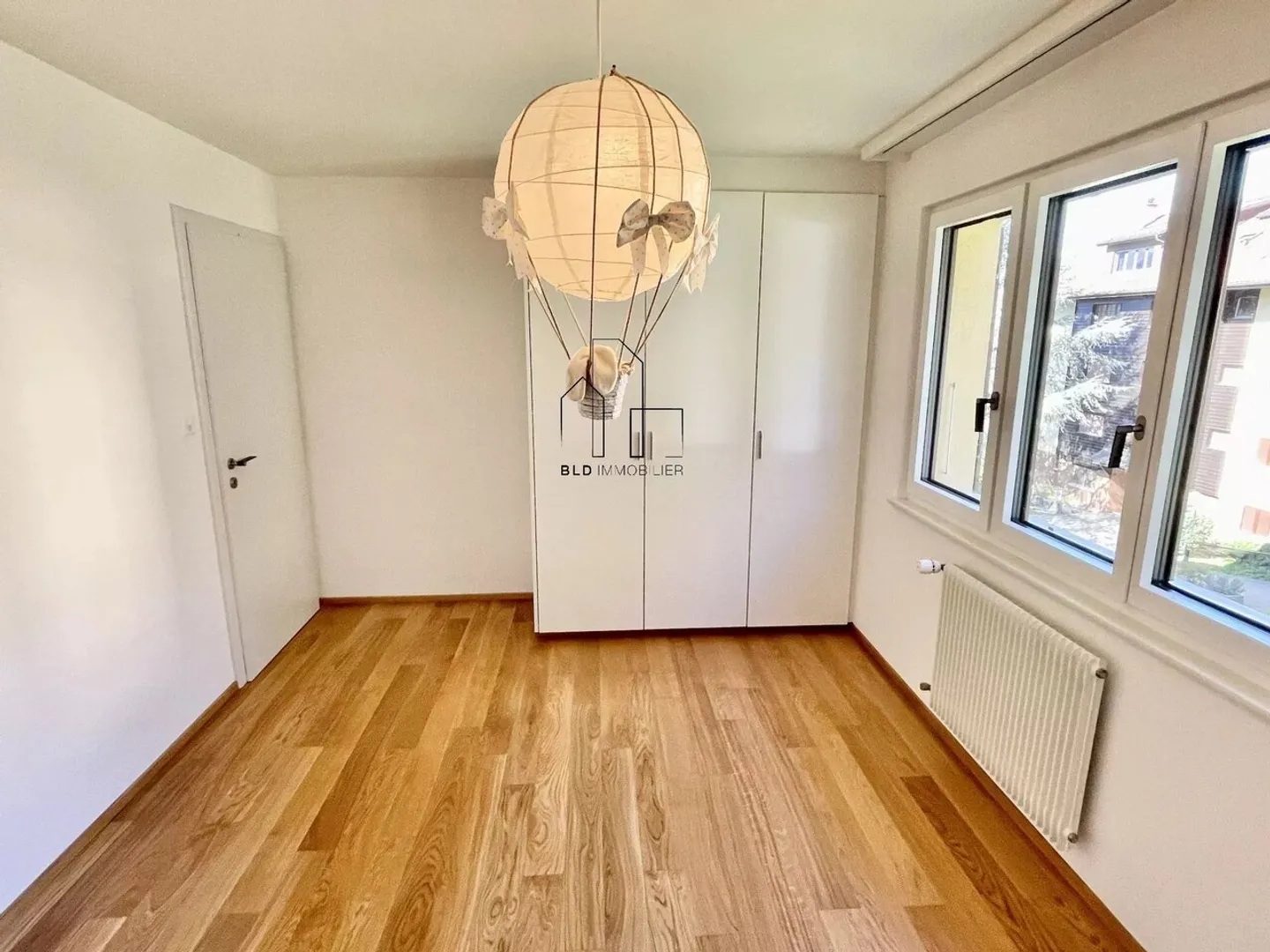 Luminoso appartamento di 5,5 stanze completamente ristrutturato - Foto 9 di 13