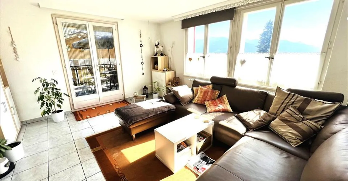 Einmaliges Angebot! Geräumiges Haus zu renovieren - 2 Wohnungen mit 6,5 Zimmern - Foto 1 von 12