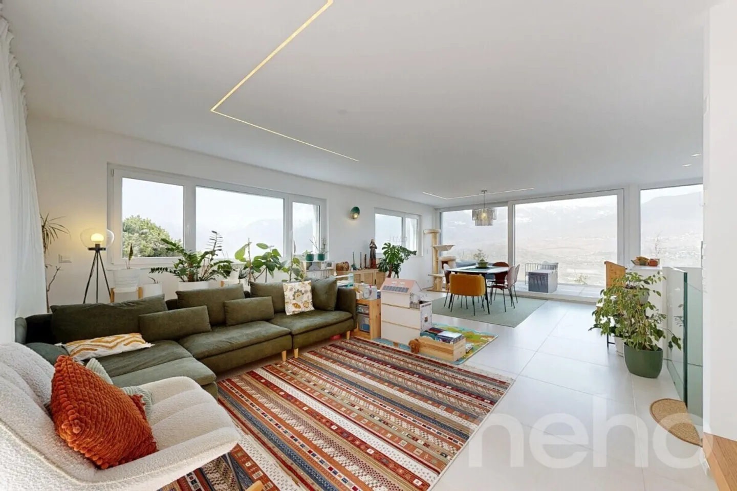 Stunning semi-detached house with breathtaking view - Photo 3 of 12