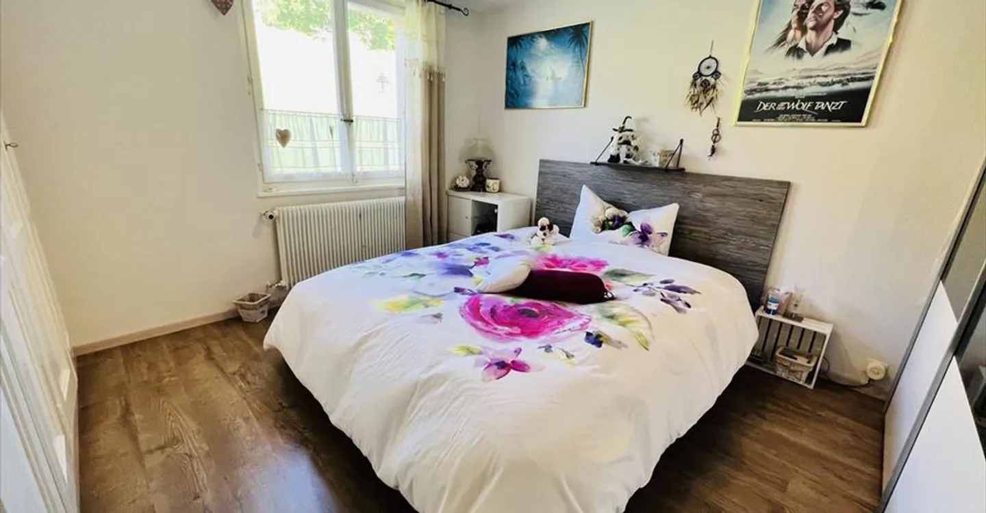 Einmaliges Angebot! Geräumiges Haus zu renovieren - 2 Wohnungen mit 6,5 Zimmern - Foto 3 von 12