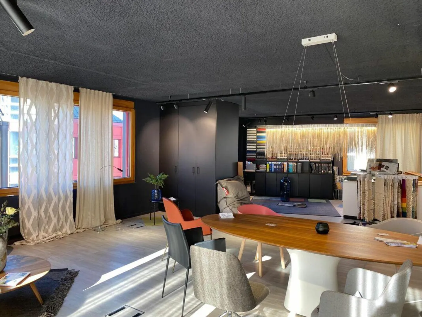 Spazio commerciale moderno per un ufficio o uno studio - Foto 1 di 8