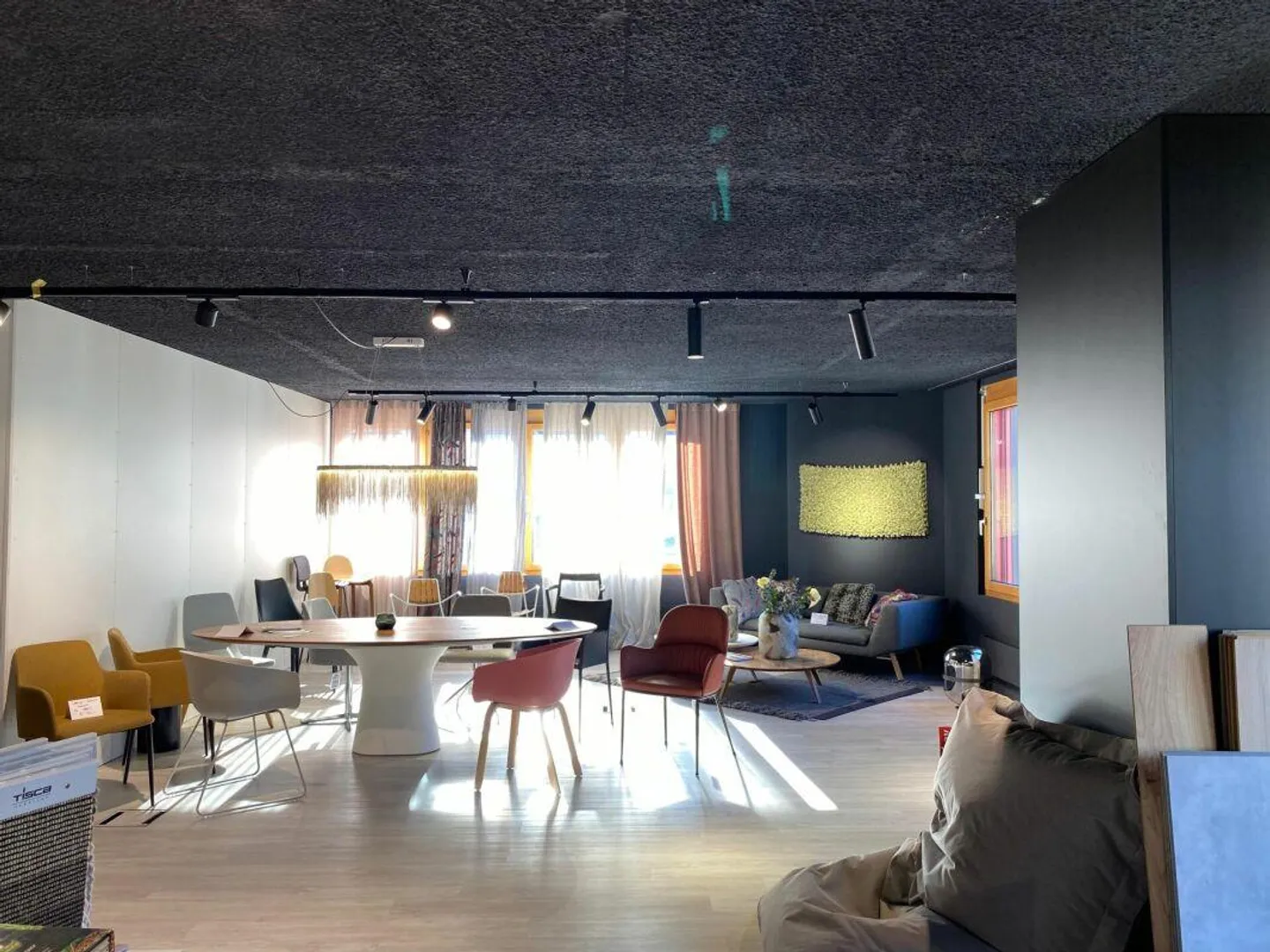 Spazio commerciale moderno per un ufficio o uno studio - Foto 5 di 8