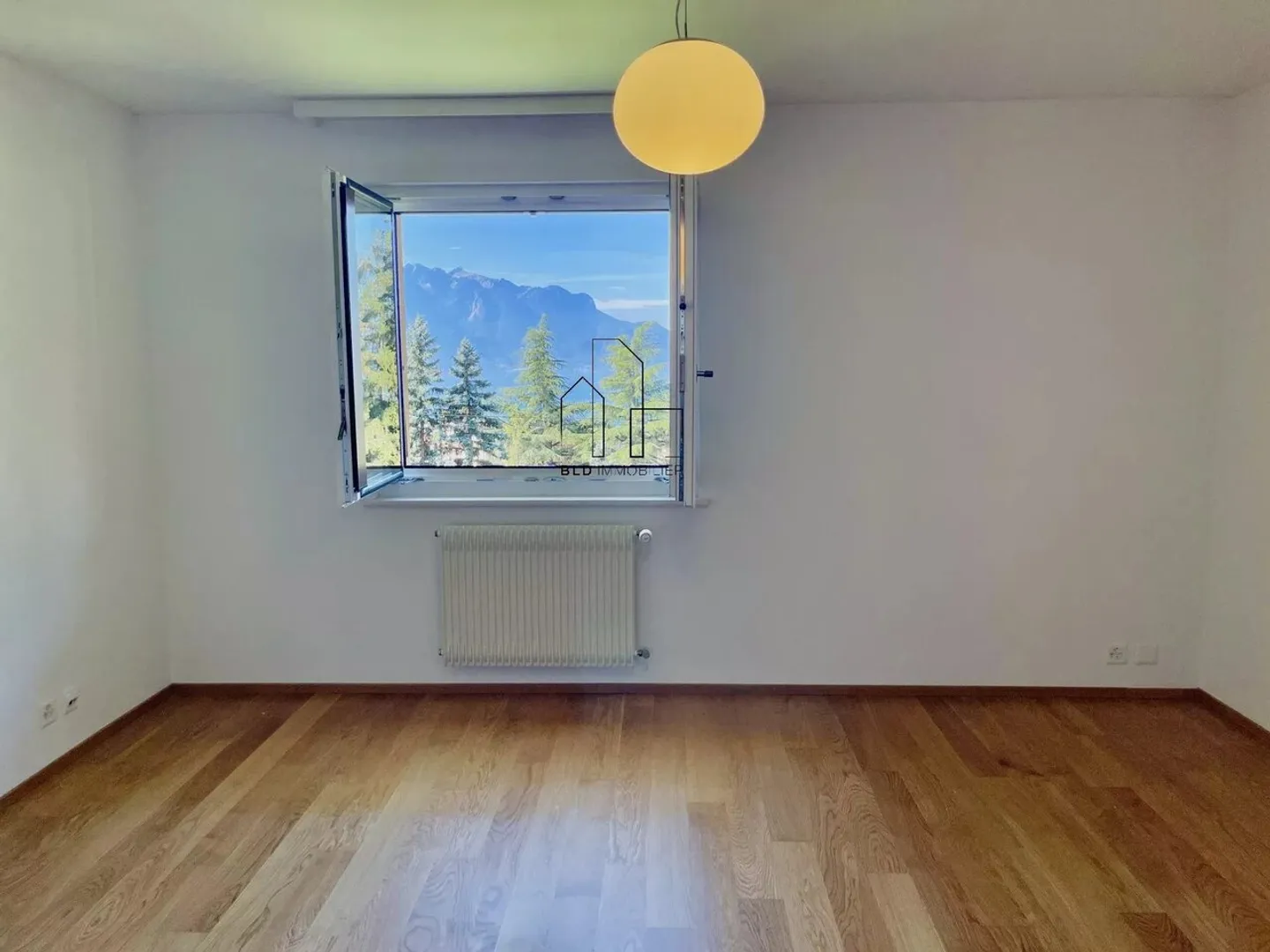 Luminoso appartamento di 5,5 stanze completamente ristrutturato - Foto 12 di 13