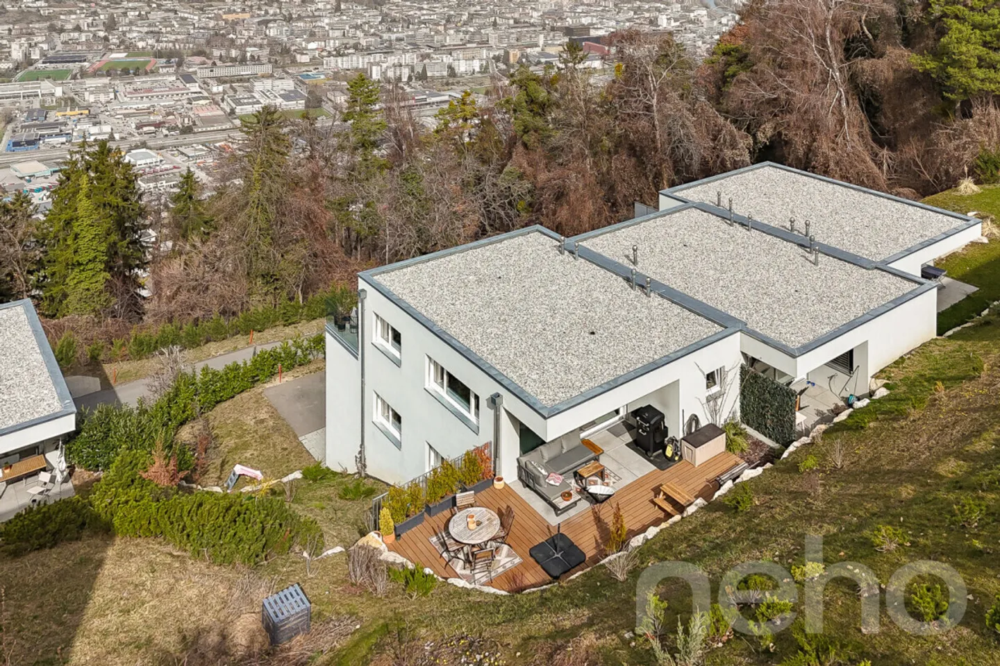 Stunning semi-detached house with breathtaking view - Photo 2 of 12