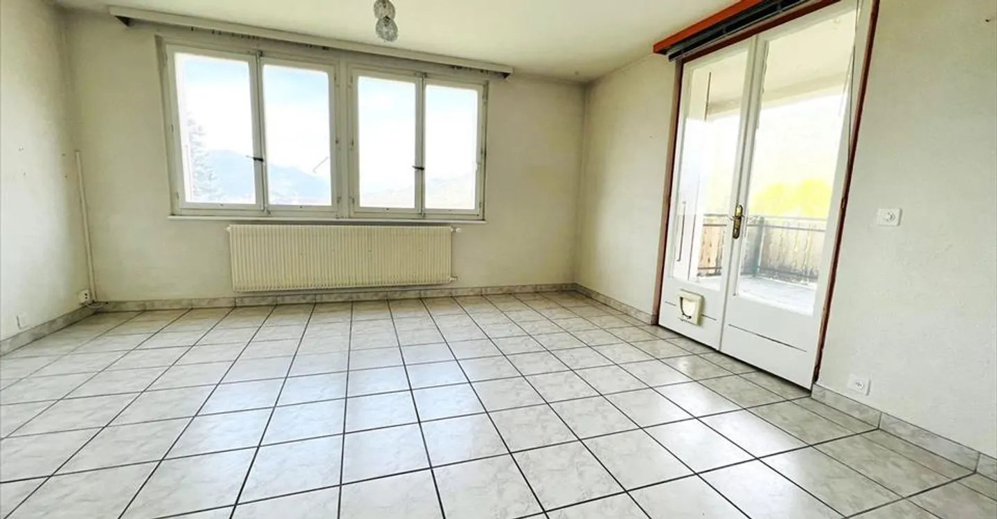 Einmaliges Angebot! Geräumiges Haus zu renovieren - 2 Wohnungen mit 6,5 Zimmern - Foto 6 von 12