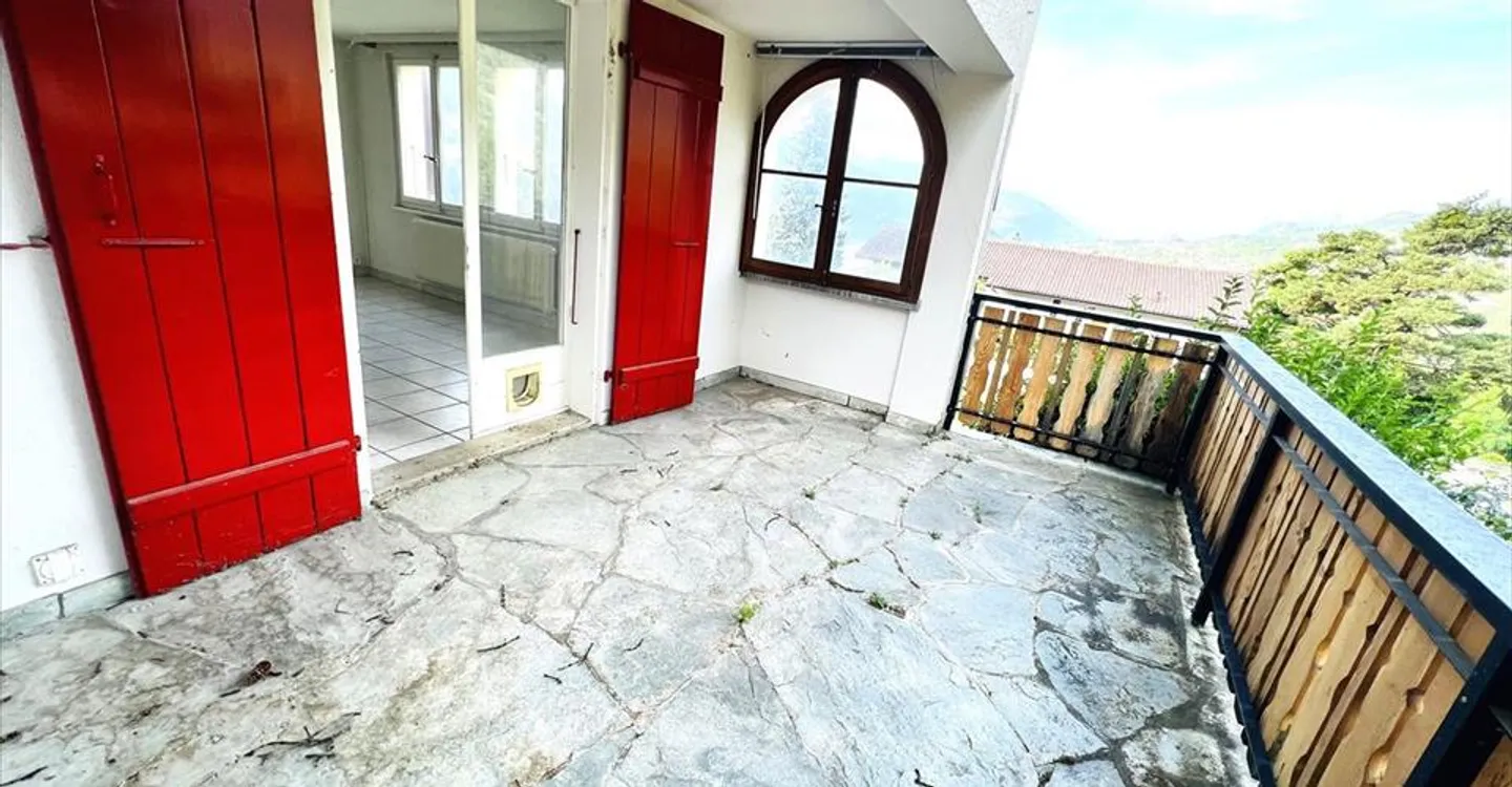 Einmaliges Angebot! Geräumiges Haus zu renovieren - 2 Wohnungen mit 6,5 Zimmern - Foto 7 von 12