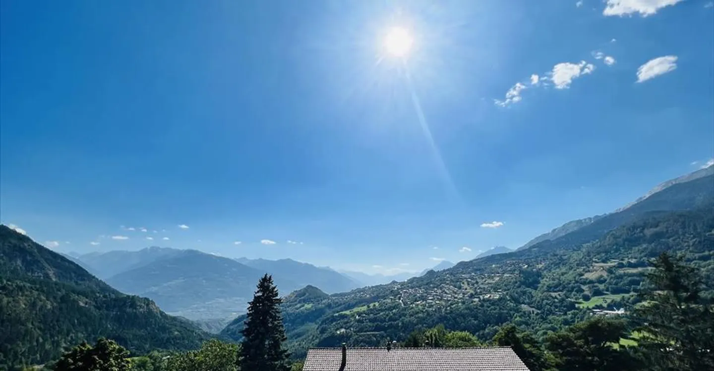 Einmaliges Angebot! Geräumiges Haus zu renovieren - 2 Wohnungen mit 6,5 Zimmern - Foto 11 von 12