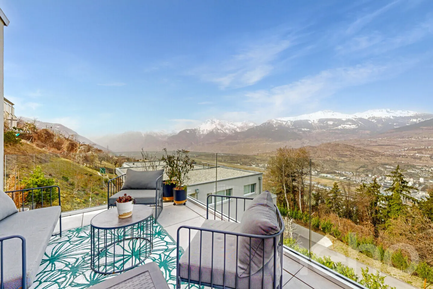 Stunning semi-detached house with breathtaking view - Photo 7 of 12