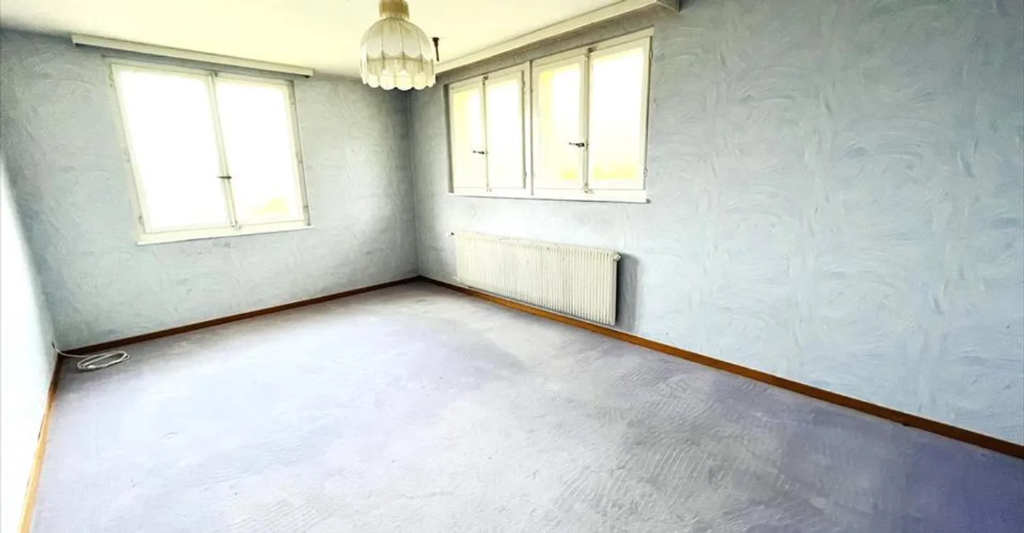 Einmaliges Angebot! Geräumiges Haus zu renovieren - 2 Wohnungen mit 6,5 Zimmern - Foto 9 von 12