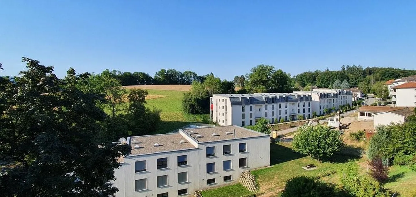 4-Zimmer-Wohnung im obersten Stock mit herrlichem unverbautem Blick - Foto 2 von 8