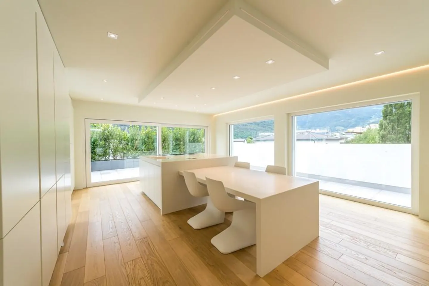 Exceptional Triplex Penthouse - Photo 2 of 5