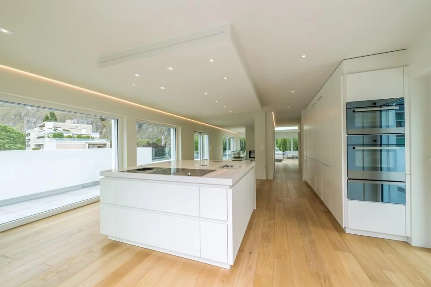 Exceptional Triplex Penthouse - Photo 3 of 5