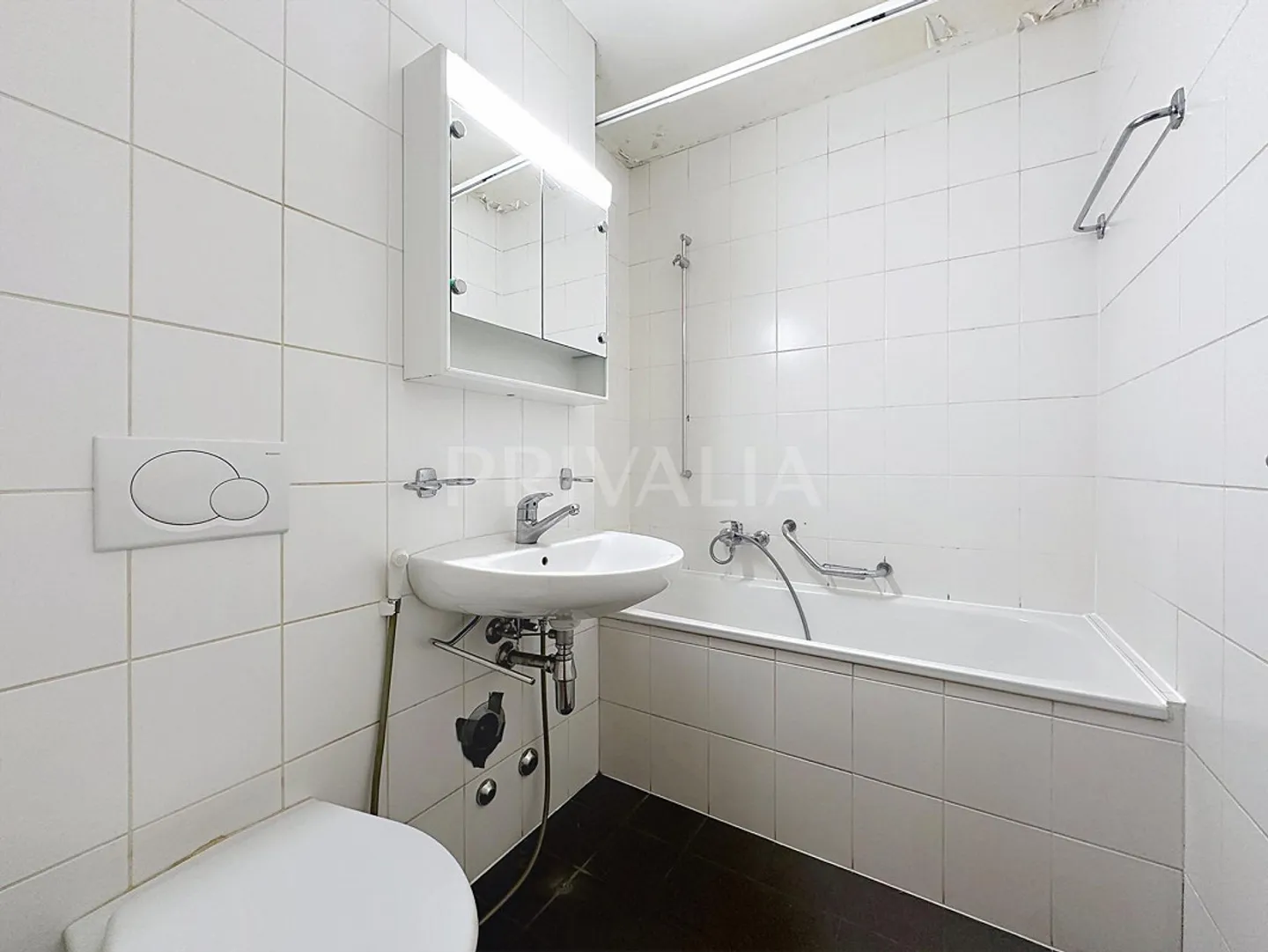 Beautiful Ground Floor Apartment Near International Organizations - Photo 5 of 9