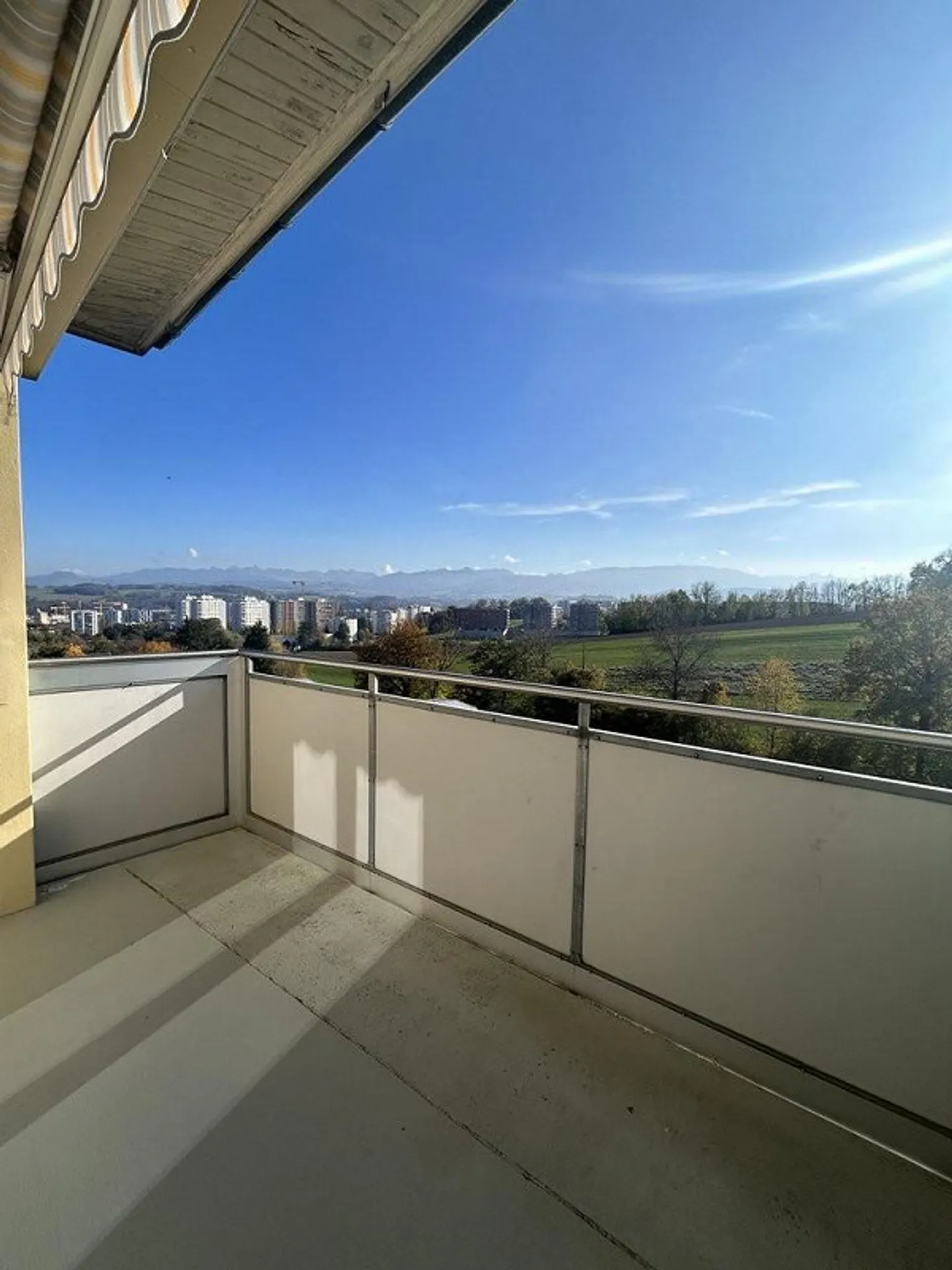 4-Zimmer-Wohnung im obersten Stock mit herrlichem unverbautem Blick - Foto 8 von 8