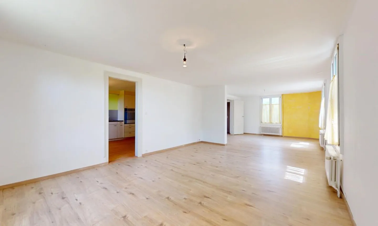 Casa bifamiliare nel verde con un capannone di 400 m² utilizzabile commercialmente - Foto 5 di 13