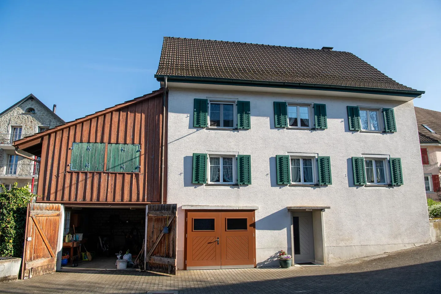 Casa unifamiliare di 6,5 stanze con fienile e enorme potenziale di espansione - Foto 1 di 10