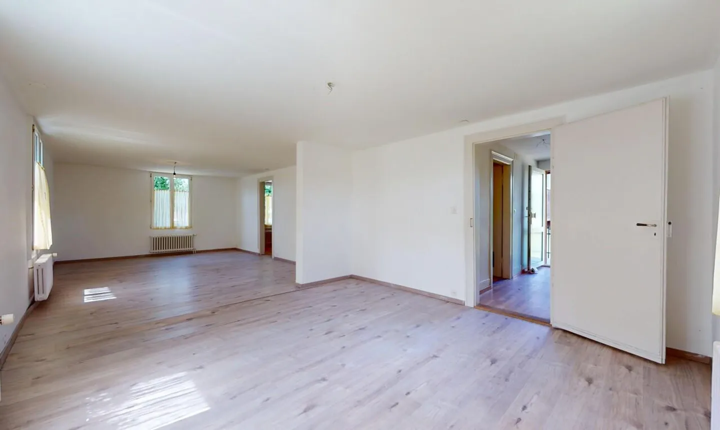 Casa bifamiliare nel verde con un capannone di 400 m² utilizzabile commercialmente - Foto 7 di 13