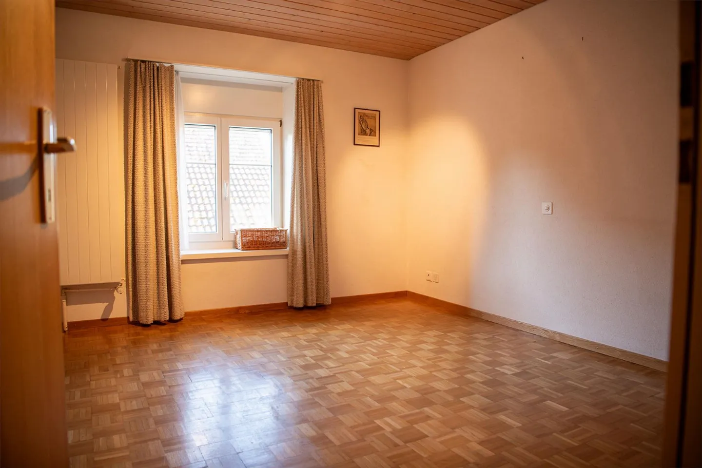 Casa unifamiliare di 6,5 stanze con fienile e enorme potenziale di espansione - Foto 8 di 10