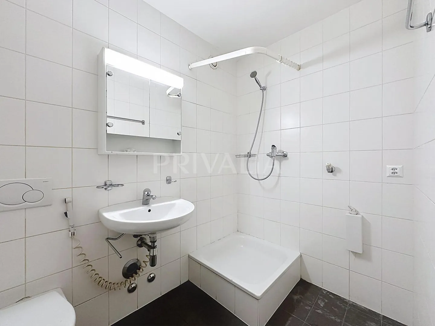 Beautiful Ground Floor Apartment Near International Organizations - Photo 7 of 9