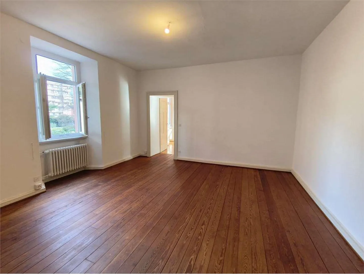 Lugano Center - Prestigious 5 Rooms in Historic Villa with Terrace and Parking - Photo 4 of 13