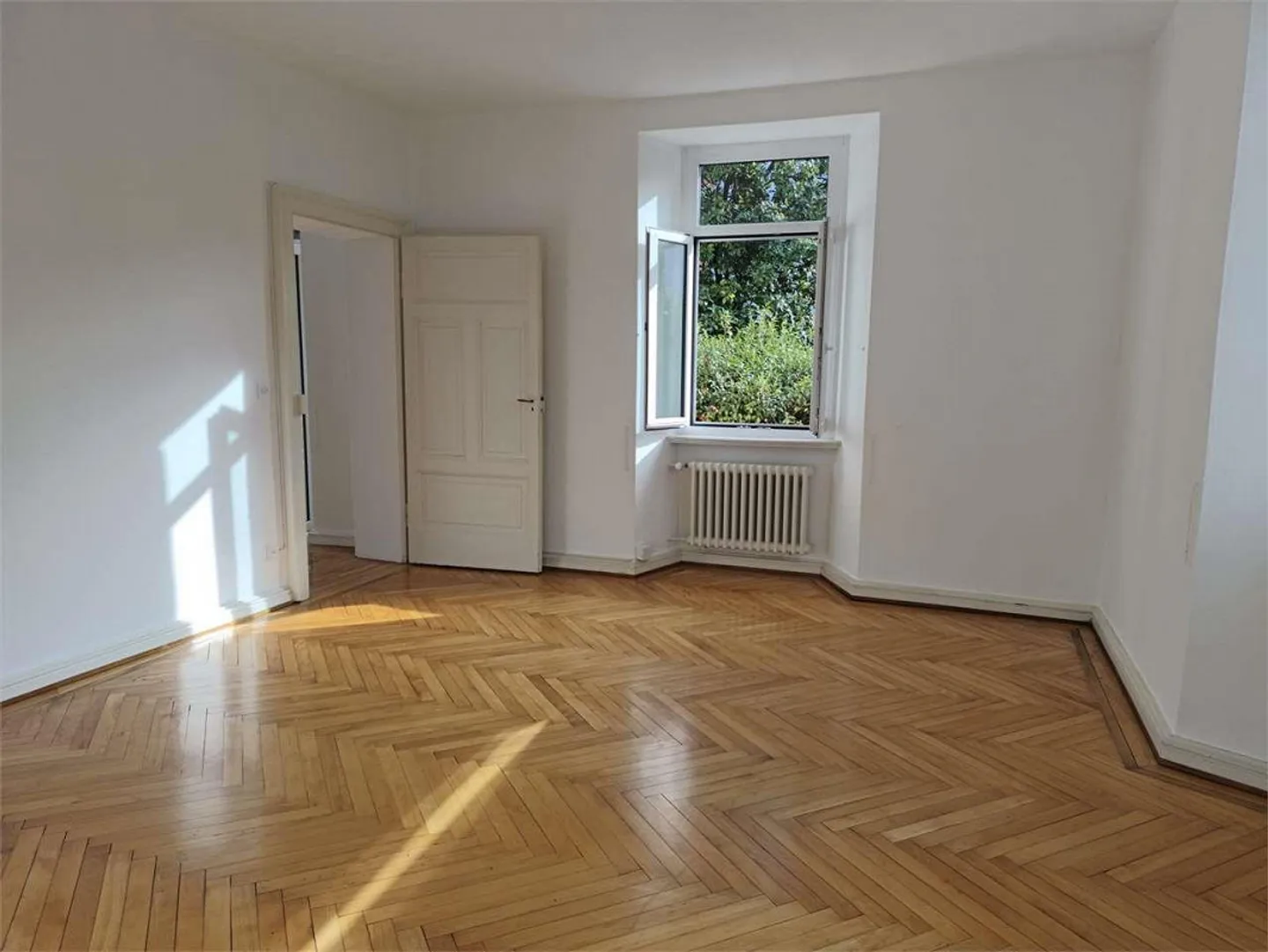 Lugano Center - Prestigious 5 Rooms in Historic Villa with Terrace and Parking - Photo 12 of 13